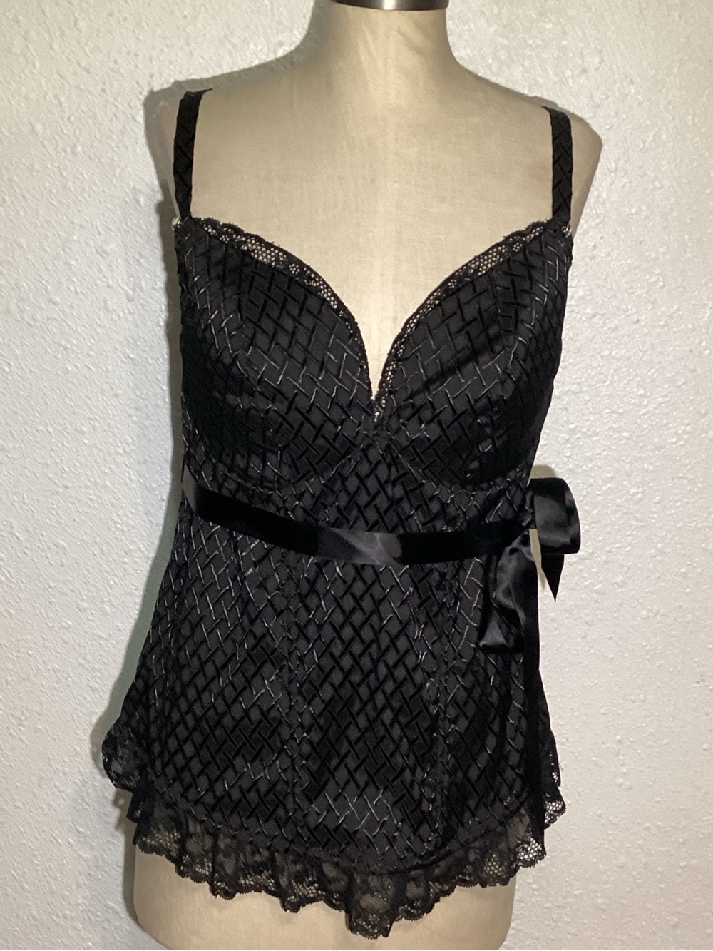 Cacique women’s Black Lace Satin Ribbon Camisole size 22/24